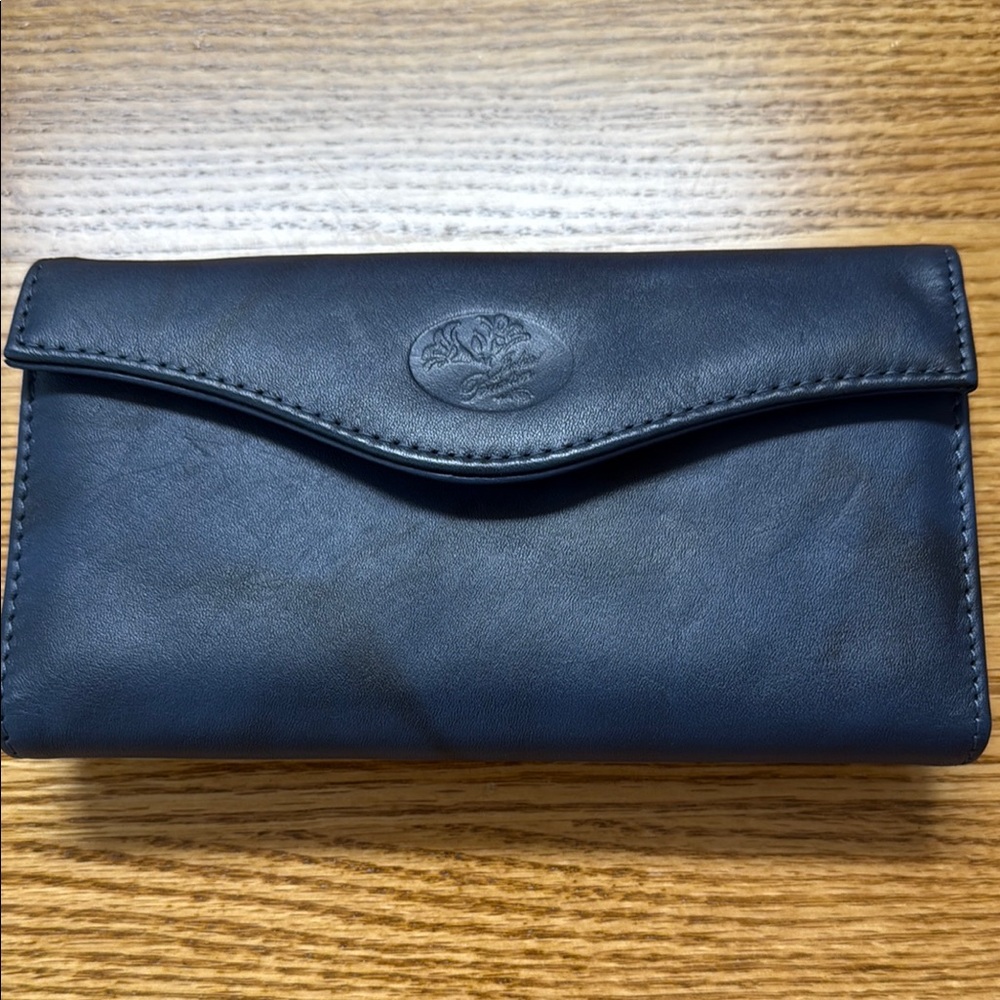 NWOT Julia Buxton Heiress Pik-Me-Up RFID-Blocking Leather Checkbook Wallet